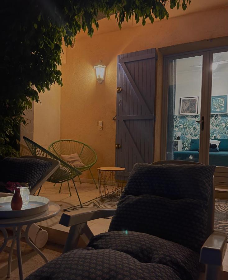 Les Volets Bleus Hotel Spéracèdes Екстериор снимка