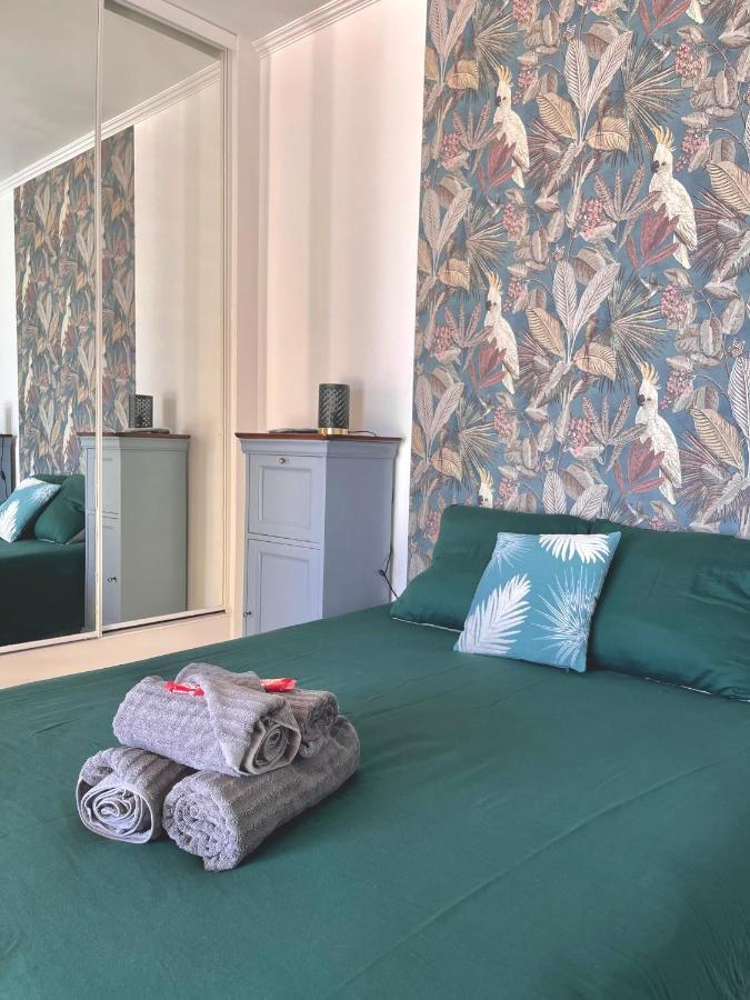 Les Volets Bleus Hotel Spéracèdes Екстериор снимка